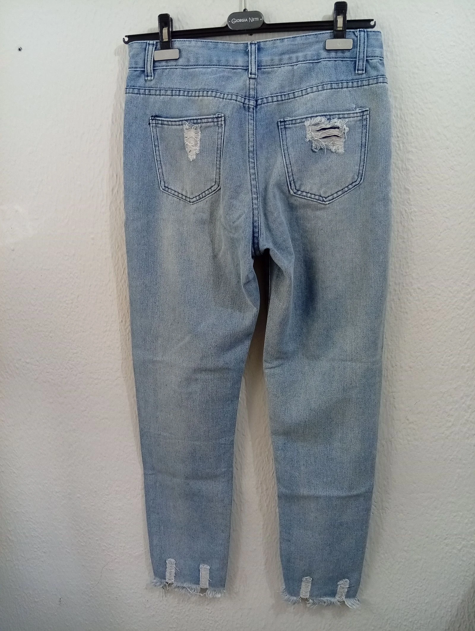 Jeans feminino tamanho G Azul claro com efeito rasgado moderno – photo 2
